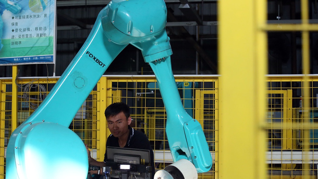 Tốn hàng triệu USD, Apple tạo ra chuỗi robot thua xa công nhân - Ảnh 1.