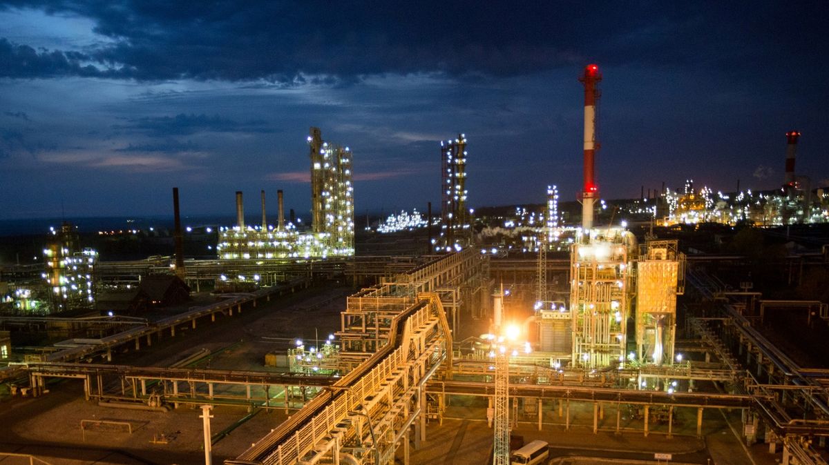 Giá dầu tăng sau khi OPEC+ Nga đạt được thỏa thuận cắt giảm sản lượng - Ảnh 1. Giá dầu tăng sau khi OPEC+ Nga đạt được thỏa thuận cắt giảm sản lượng - Ảnh 1.