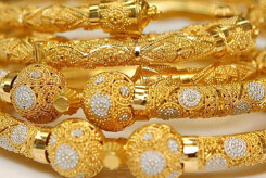 Giá vàng hôm nay 8/6: Đầu tuần mới vàng tiếp tục giảm, xuống ngưỡng 1.683 USD