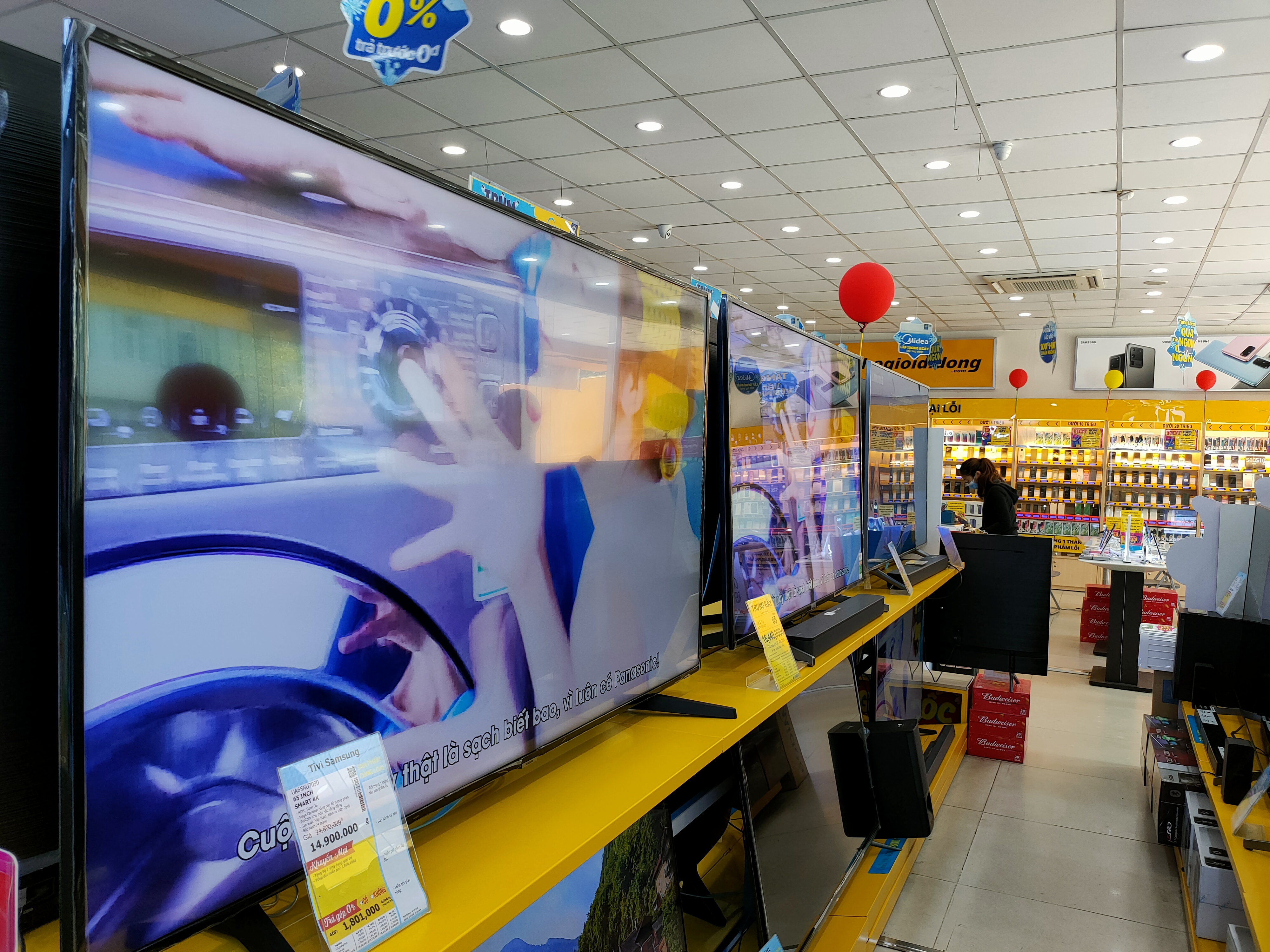 Những tivi giảm giá nổi bật đầu tháng 6 - Ảnh 2. Những tivi giảm giá nổi bật đầu tháng 6 - Ảnh 2.