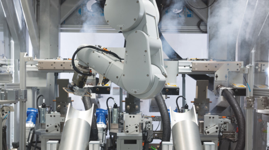 Lí do Apple không dùng robot để lắp ráp sản phẩm - Ảnh 1. Lí do Apple không dùng robot để lắp ráp sản phẩm - Ảnh 1.