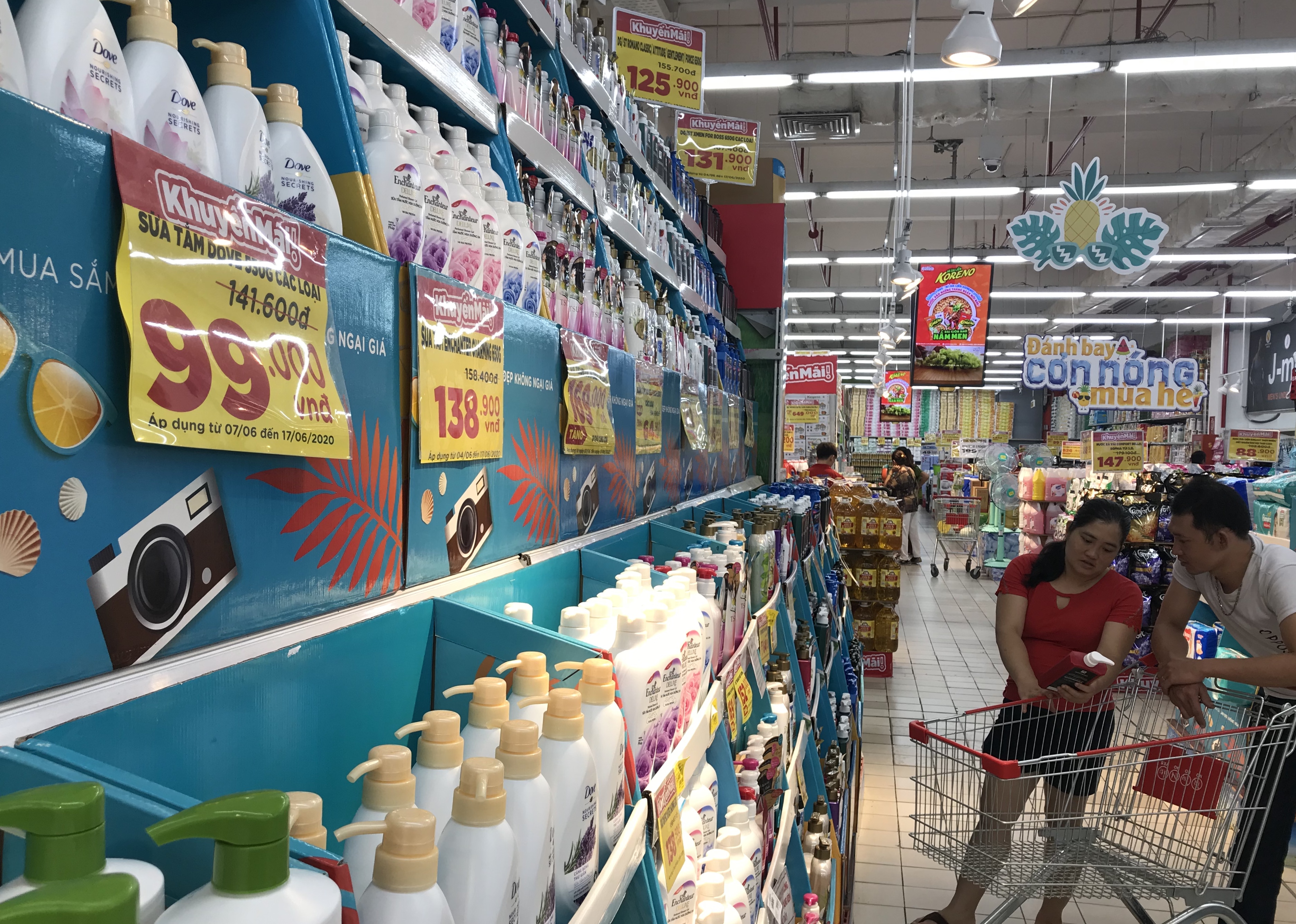 Sắp đóng cửa, Big C miền Đông ồ ạt khuyến mãi, người tiêu dùng lạc trong mê cung hàng giá sốc - Ảnh 5. Sắp đóng cửa, Big C miền Đông ồ ạt khuyến mãi, người tiêu dùng lạc trong mê cung hàng giá sốc - Ảnh 5.