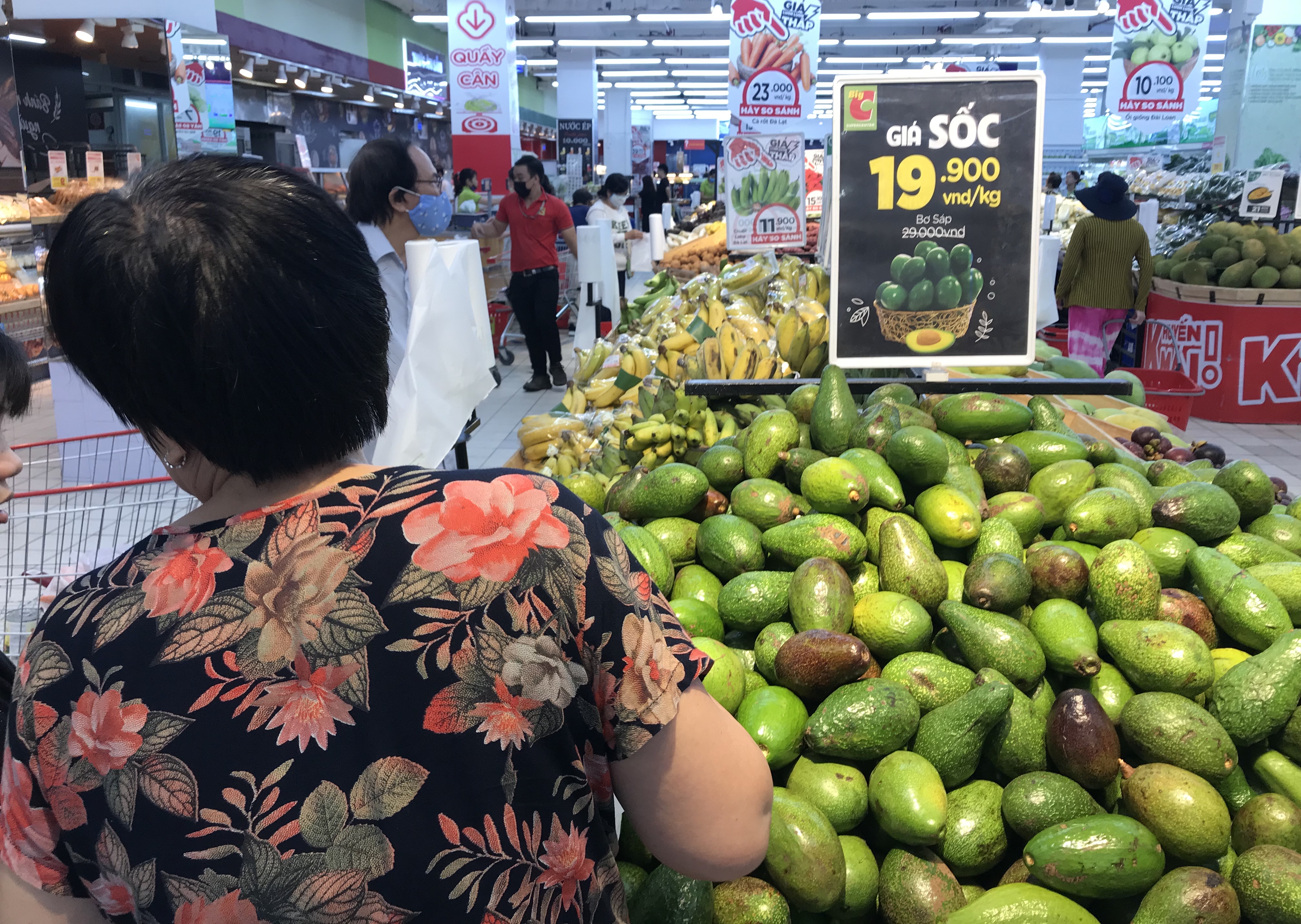 Sắp đóng cửa, Big C miền Đông ồ ạt khuyến mãi, người tiêu dùng lạc trong mê cung hàng giá sốc - Ảnh 7. Sắp đóng cửa, Big C miền Đông ồ ạt khuyến mãi, người tiêu dùng lạc trong mê cung hàng giá sốc - Ảnh 7.