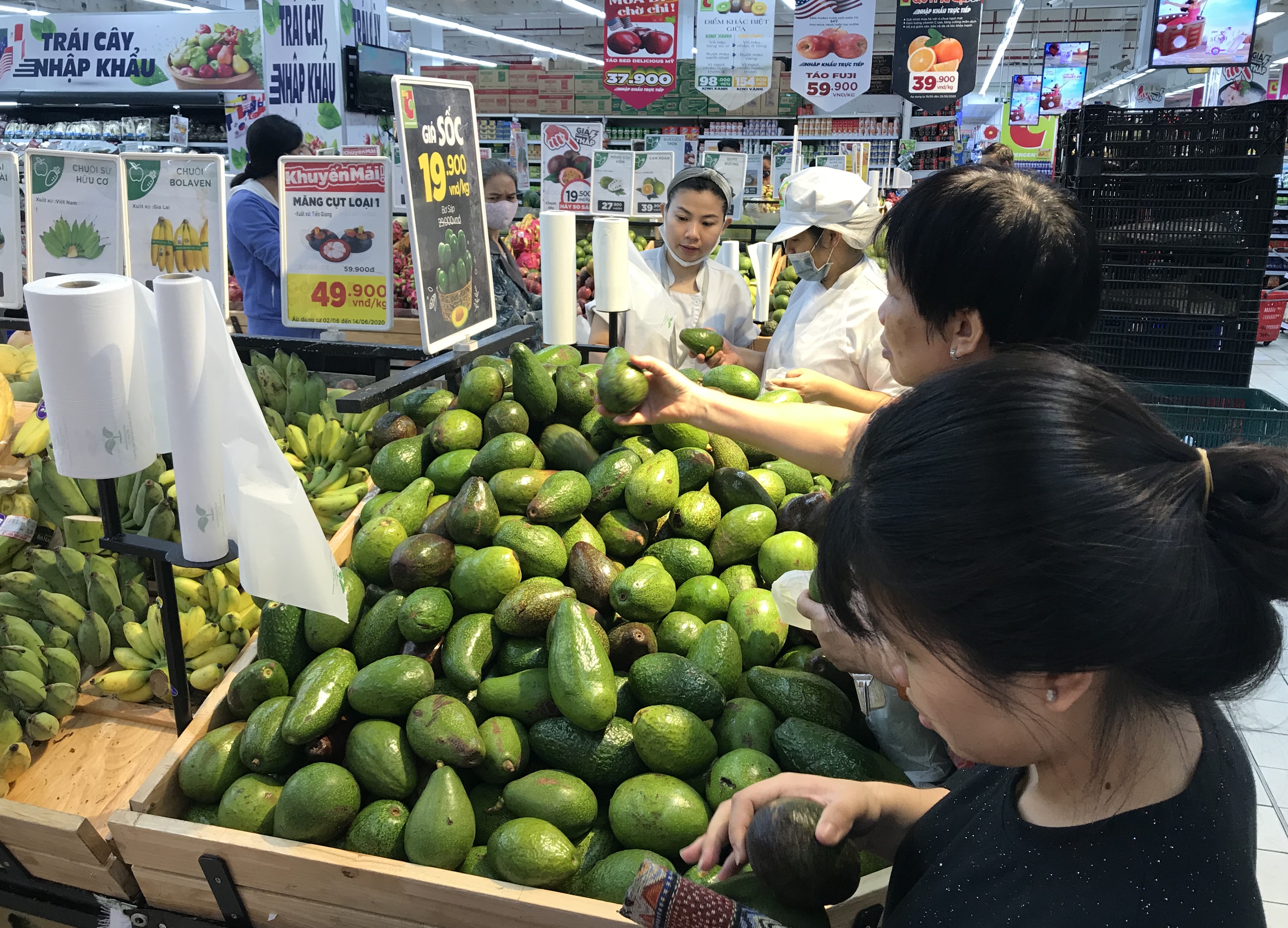 Sắp đóng cửa, Big C miền Đông ồ ạt khuyến mãi, người tiêu dùng lạc trong mê cung hàng giá sốc - Ảnh 8. Sắp đóng cửa, Big C miền Đông ồ ạt khuyến mãi, người tiêu dùng lạc trong mê cung hàng giá sốc - Ảnh 8.