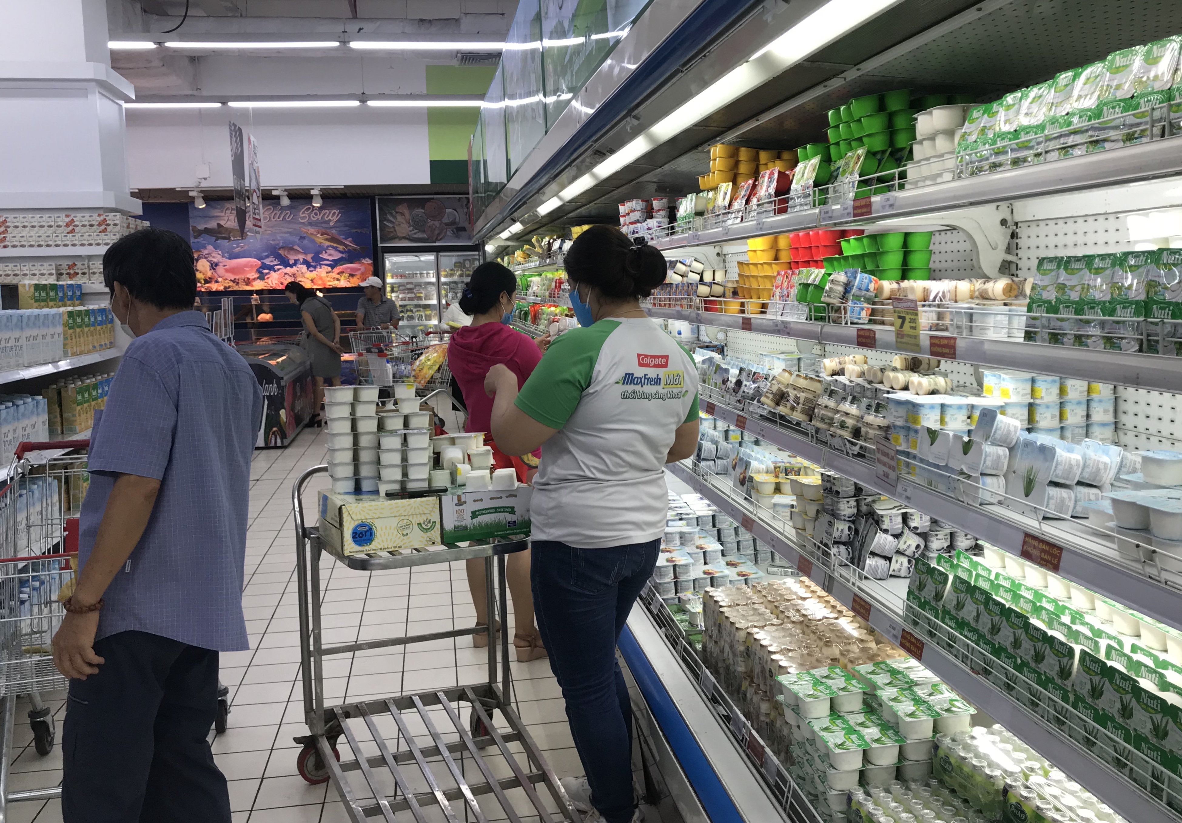 Sắp đóng cửa, Big C miền Đông ồ ạt khuyến mãi, người tiêu dùng lạc trong mê cung hàng giá sốc - Ảnh 14. Sắp đóng cửa, Big C miền Đông ồ ạt khuyến mãi, người tiêu dùng lạc trong mê cung hàng giá sốc - Ảnh 14.