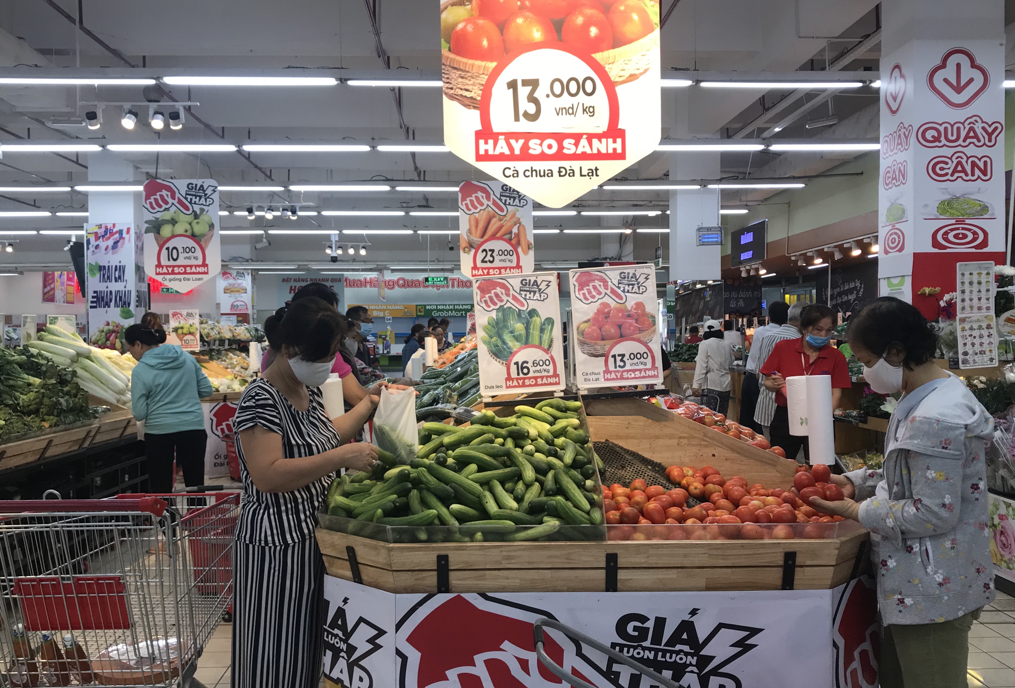 Sắp đóng cửa, Big C miền Đông ồ ạt khuyến mãi, người tiêu dùng lạc trong mê cung hàng giá sốc - Ảnh 9. Sắp đóng cửa, Big C miền Đông ồ ạt khuyến mãi, người tiêu dùng lạc trong mê cung hàng giá sốc - Ảnh 9.