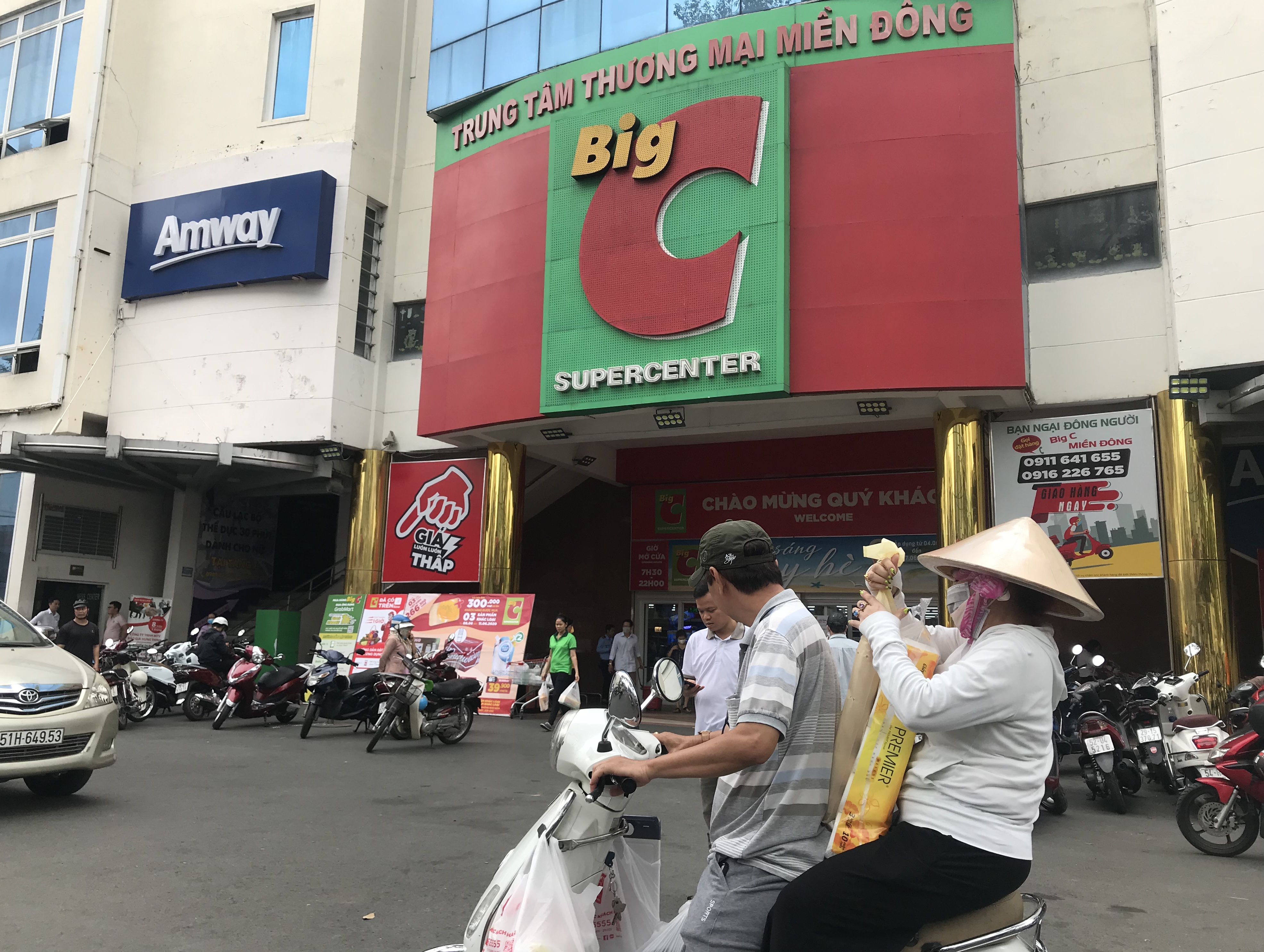 Sắp đóng cửa, Big C miền Đông ồ ạt khuyến mãi, người tiêu dùng lạc trong mê cung hàng giá sốc - Ảnh 1. Sắp đóng cửa, Big C miền Đông ồ ạt khuyến mãi, người tiêu dùng lạc trong mê cung hàng giá sốc - Ảnh 1.