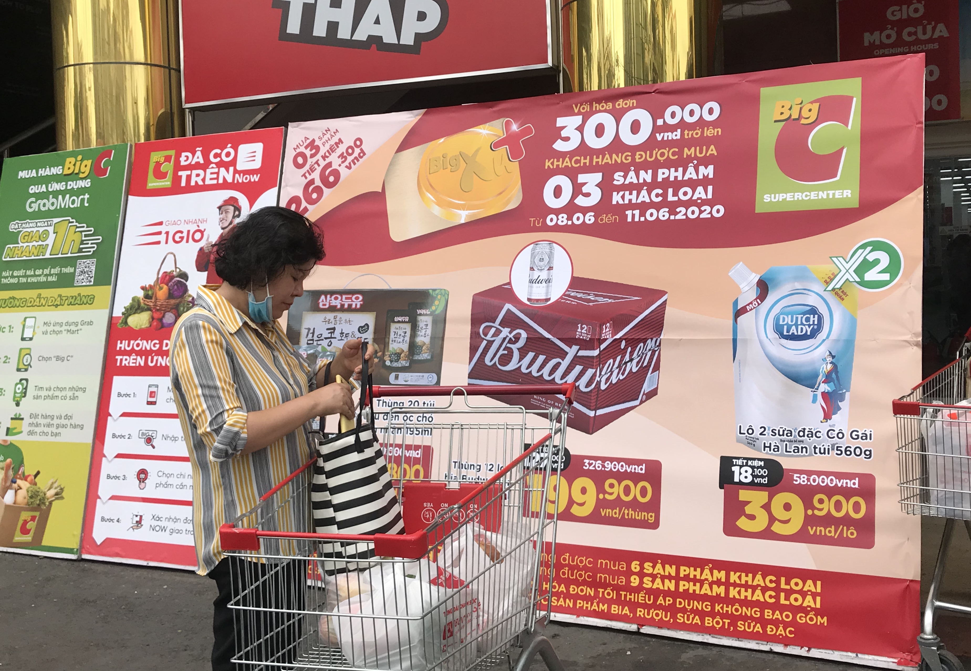 Sắp đóng cửa, Big C miền Đông ồ ạt khuyến mãi, người tiêu dùng lạc trong mê cung hàng giá sốc - Ảnh 15. Sắp đóng cửa, Big C miền Đông ồ ạt khuyến mãi, người tiêu dùng lạc trong mê cung hàng giá sốc - Ảnh 15.