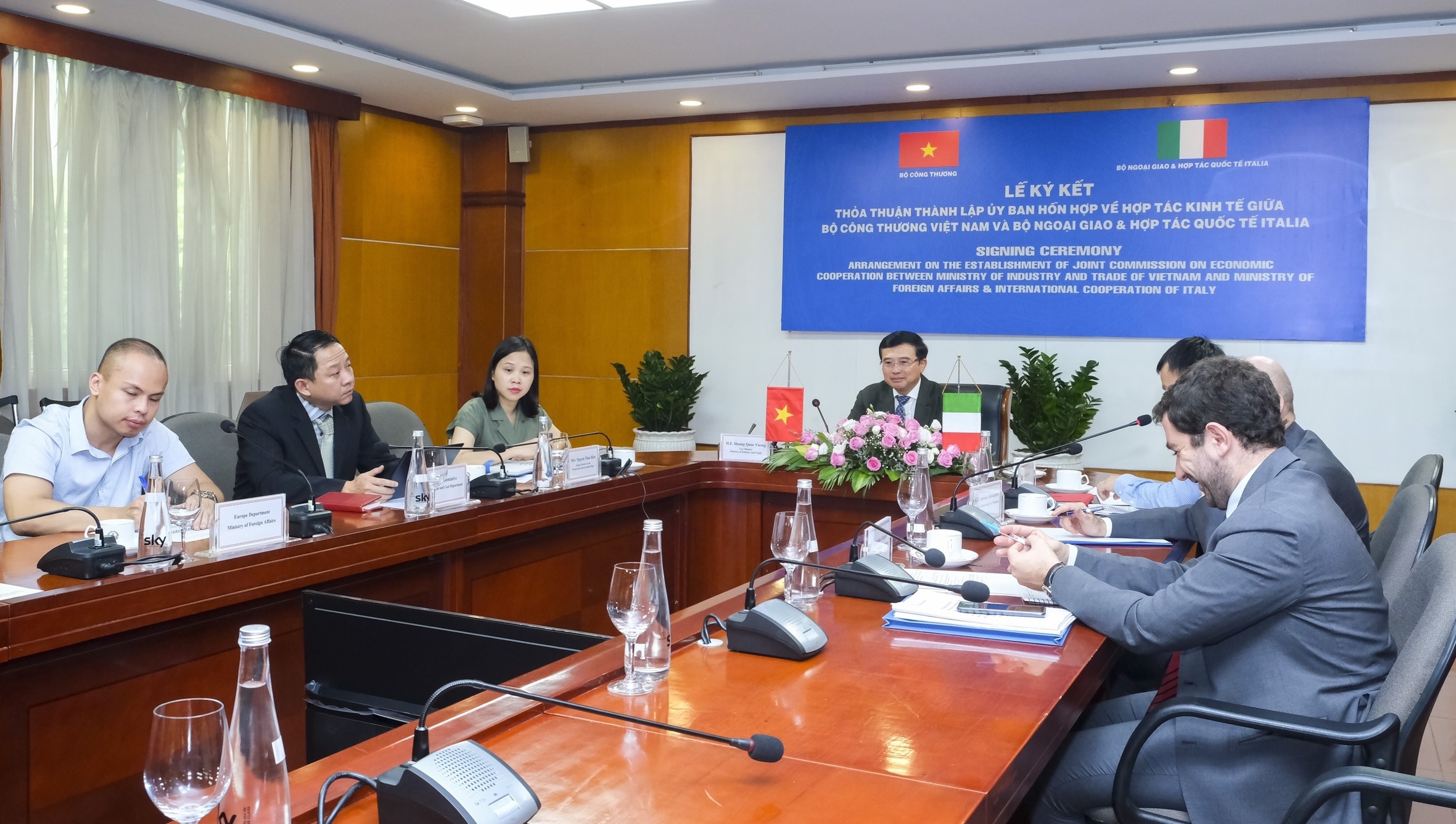 Thành lập Ủy ban Hỗn hợp về Hợp tác Kinh tế giữa Việt Nam - Italia - Ảnh 1. Thành lập Ủy ban Hỗn hợp về Hợp tác Kinh tế giữa Việt Nam - Italia - Ảnh 1.