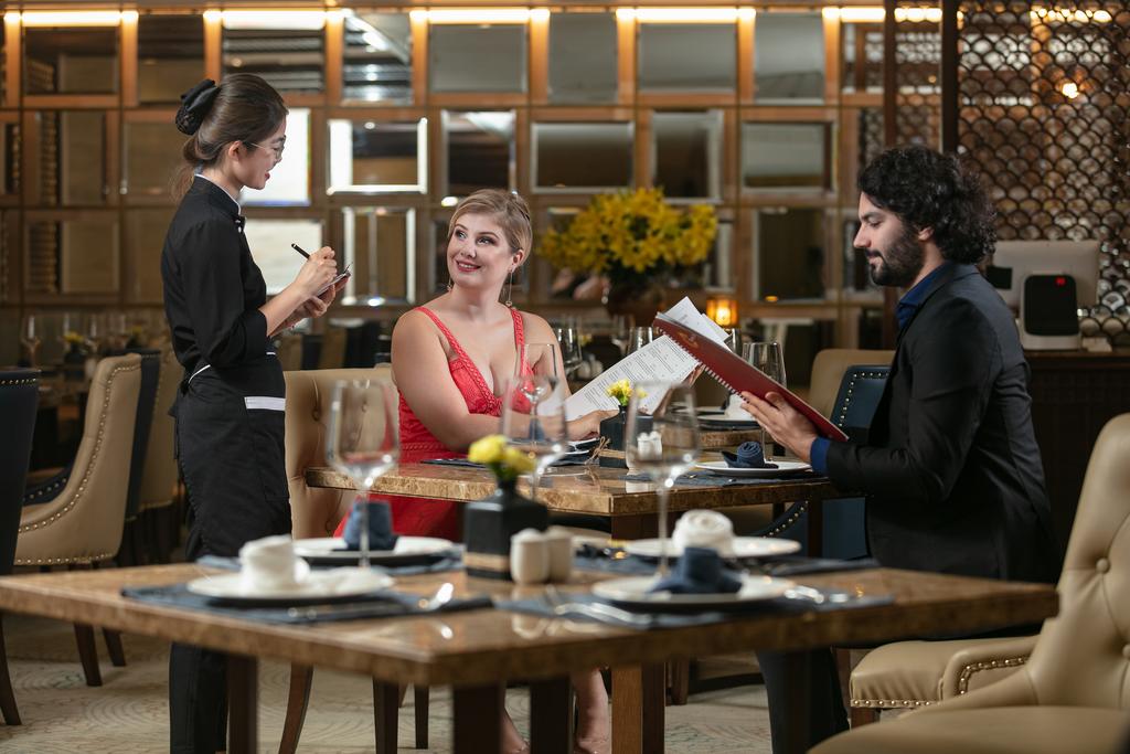 Top 3 khách sạn 5 sao gần hồ Gươm được nhiều du khách yêu thích - Ảnh 8. Top 3 khách sạn 5 sao gần hồ Gươm được nhiều du khách yêu thích - Ảnh 8.