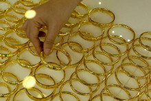 Giá vàng hôm nay 10/7: Vàng SJC tiến gần sát ngưỡng 60 triệu đồng/lượng