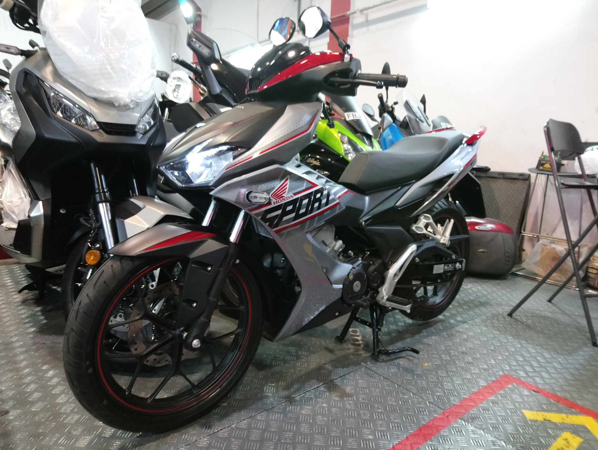 Honda Winner X rớt giá thảm sau một năm ra mắt - Ảnh 2. Honda Winner X rớt giá thảm sau một năm ra mắt - Ảnh 2.