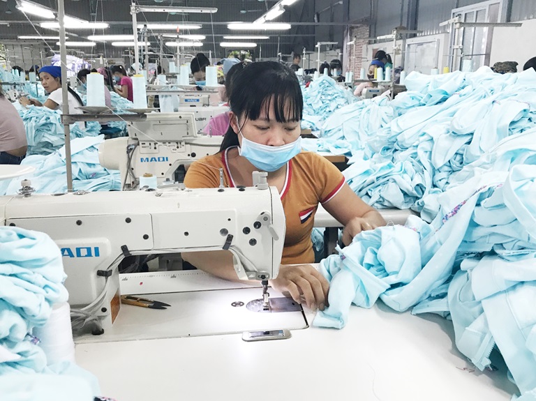 Đơn hàng giảm một nửa, nguy cơ mất thêm việc làm của ngành dệt may tăng - Ảnh 1. Đơn hàng giảm một nửa, nguy cơ mất thêm việc làm của ngành dệt may tăng - Ảnh 1.