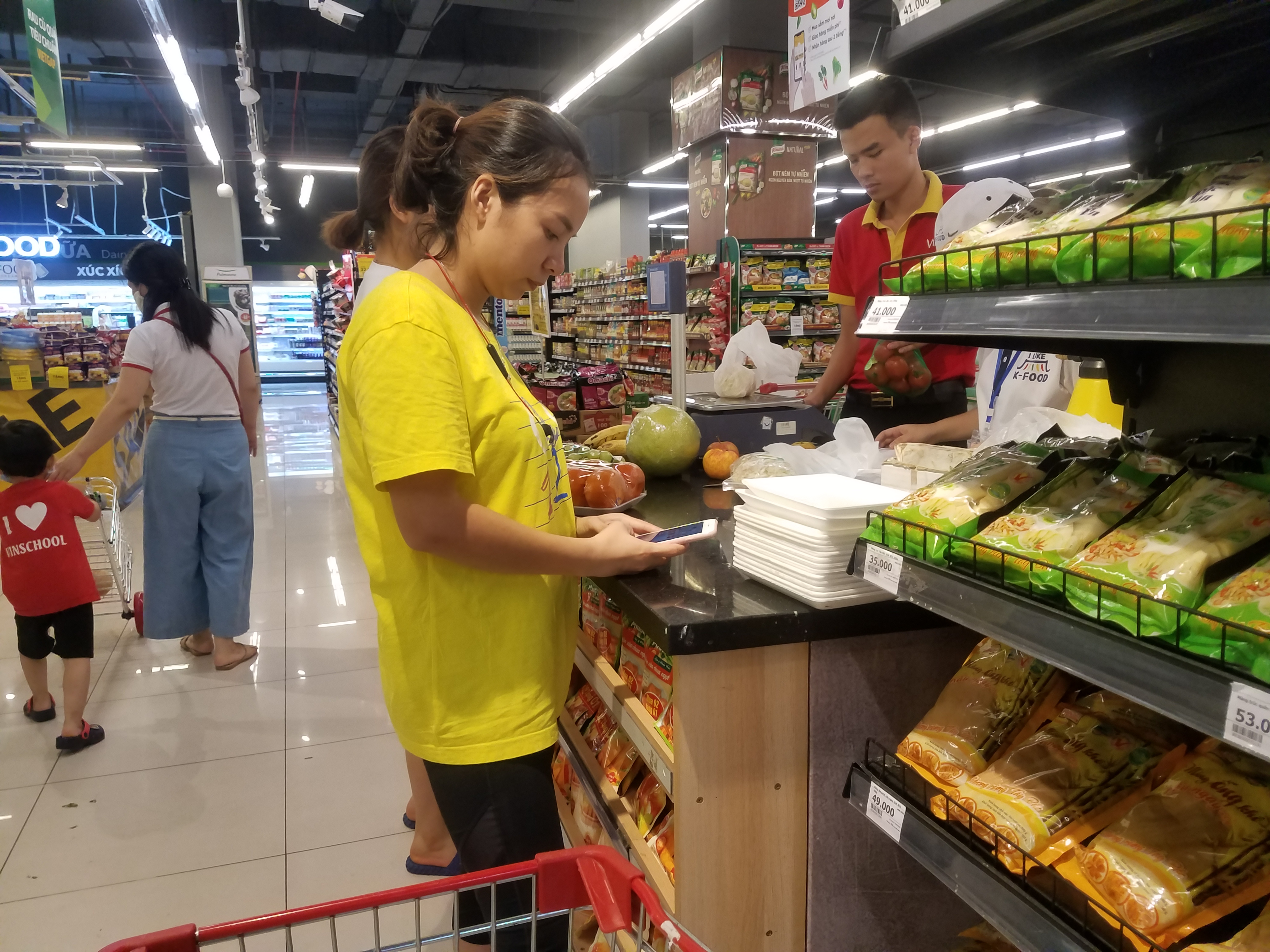 Vinmart, Lotte giảm giá sâu tới 70% các mặt hàng trong Tháng khuyến mại tập trung quốc gia - Ảnh 3. Vinmart, Lotte giảm giá sâu tới 70% các mặt hàng trong Tháng khuyến mại tập trung quốc gia - Ảnh 3.