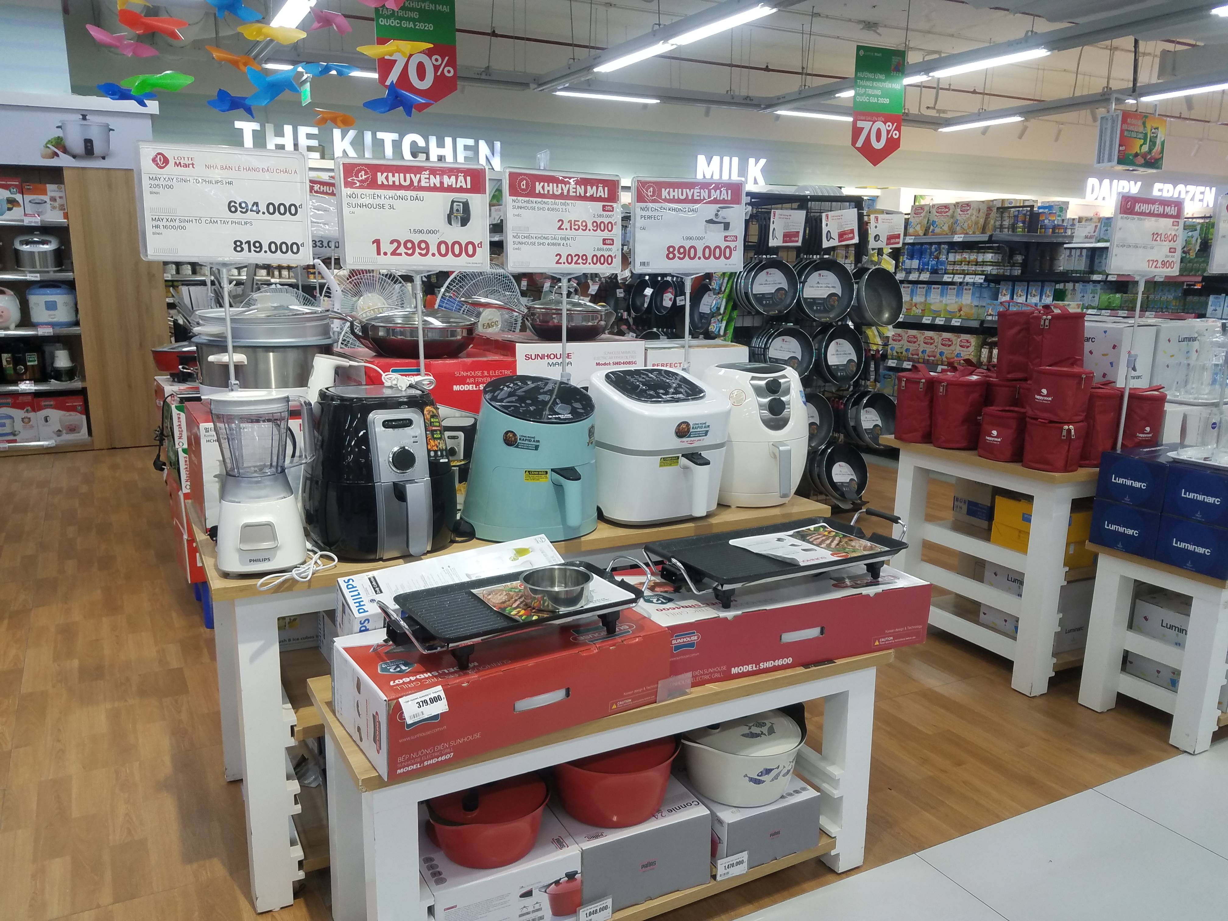 Vinmart, Lotte giảm giá sâu tới 70% các mặt hàng trong Tháng khuyến mại tập trung quốc gia - Ảnh 7. Vinmart, Lotte giảm giá sâu tới 70% các mặt hàng trong Tháng khuyến mại tập trung quốc gia - Ảnh 7.