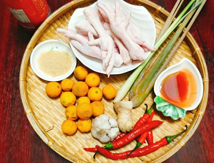 Công thức chân gà ngâm sả tắc nhìn là thèm của gái đảm 9X - Ảnh 1.