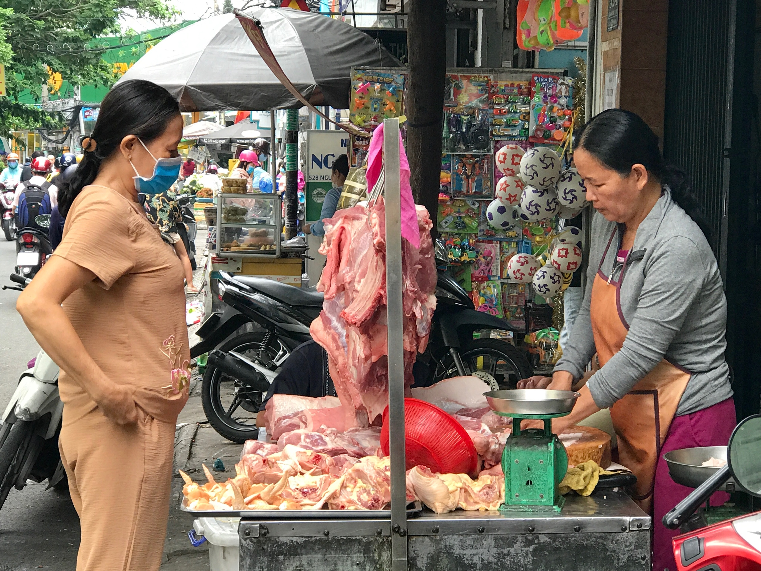 Giám đốc Sở Công thương Cần Thơ: C.P hứa bán heo hơi thấp hơn thị trường khoảng 20.000 đồng/kg - Ảnh 3. Giám đốc Sở Công thương Cần Thơ: C.P hứa bán heo hơi thấp hơn thị trường khoảng 20.000 đồng/kg - Ảnh 3.
