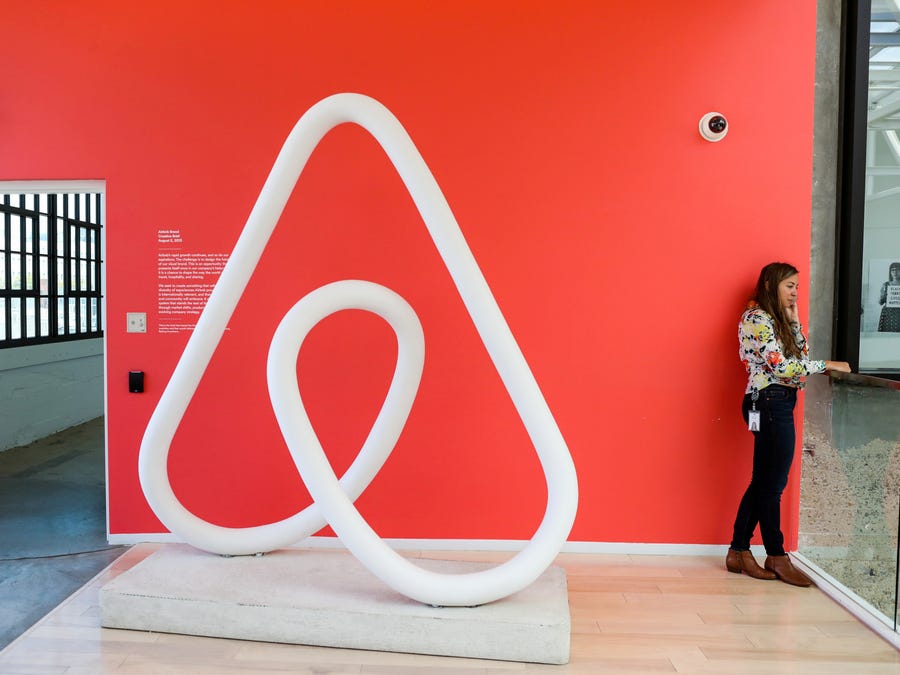 Đặt phòng Airbnb lần đầu tiên vượt mốc 1 triệu lượt trong một ngày, kể từ tháng 3/2020 - Ảnh 1. Đặt phòng Airbnb lần đầu tiên vượt mốc 1 triệu lượt trong một ngày, kể từ tháng 3/2020 - Ảnh 1.