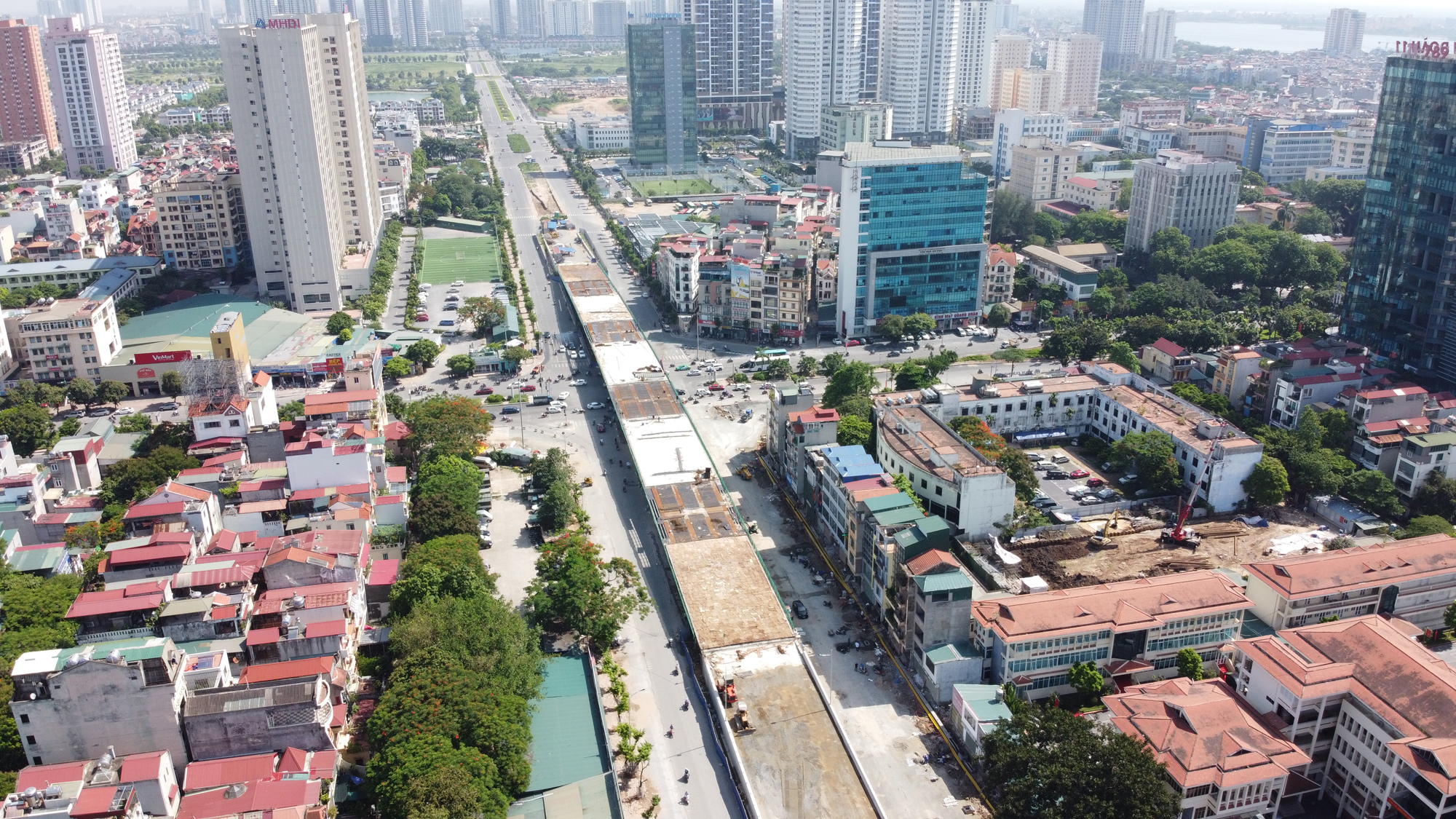 Cầu vượt nút giao Hoàng Quốc Việt - Nguyễn Văn Huyên sắp thông xe, ba quận hưởng lợi - Ảnh 5.
