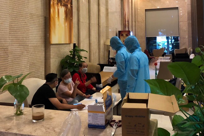 TP HCM: Đề xuất 10 cơ sở lưu trú làm điểm cách li thu phí cho người nước ngoài - Ảnh 1. TP HCM: Đề xuất 10 cơ sở lưu trú làm điểm cách li thu phí cho người nước ngoài - Ảnh 1.