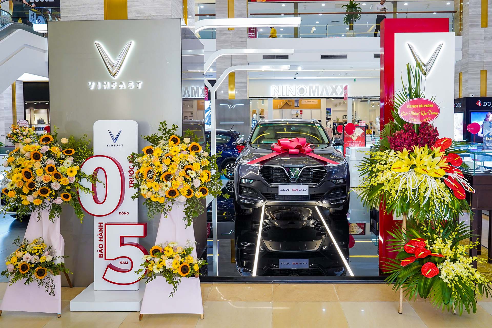 Vẫn phải giảm giá bán các mẫu xe cũ nhằm thu hút khách hàng - Ảnh 2. Vẫn phải giảm giá bán các mẫu xe cũ nhằm thu hút khách hàng - Ảnh 2.
