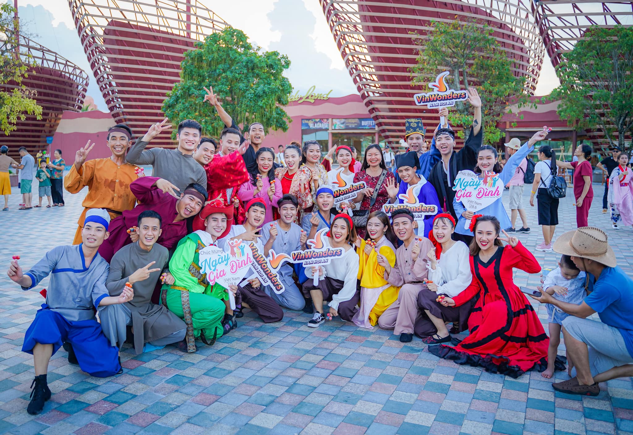 Cập nhật giá vé vào cổng Vinpearl Land Nha Trang: Khuyến mại cực đã trong dịp hè này  - Ảnh 9.
