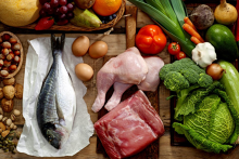 Giá cả thị trường hôm nay 17/7: Săn thịt bò, hải sản, trái cây giá tốt tại King Of Beef, Farmers' Martket, VinMart,...