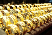 Giá vàng hôm nay 19/7: Tăng vì đồng USD yếu cùng xung đột chính trị Mỹ - Trung