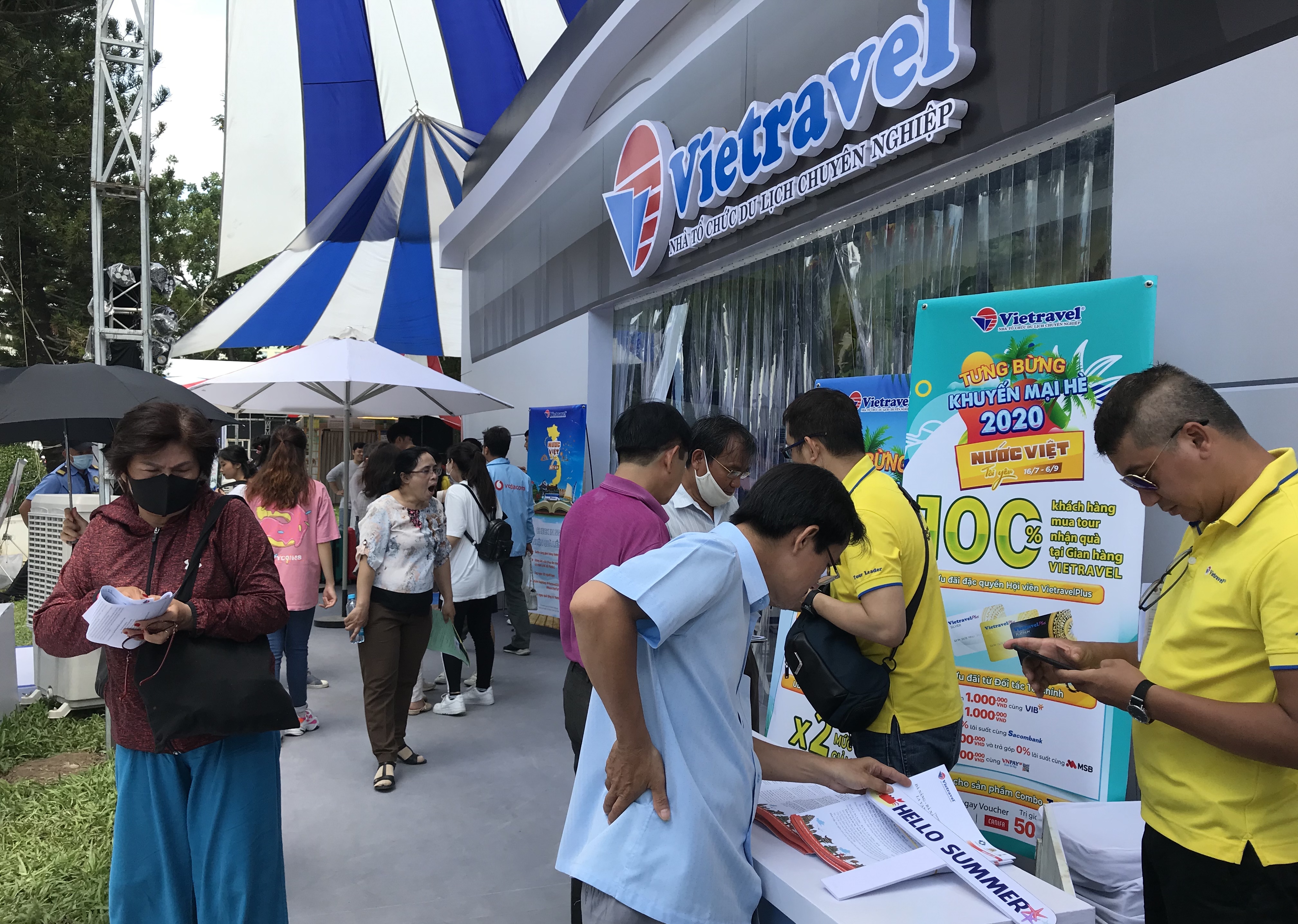 Đổ xô đi chơi sau COVID-19, doanh thu Ngày hội Du lịch TP HCM đạt 40 tỉ trong vài ngày bán - Ảnh 1. Đổ xô đi chơi sau COVID-19, doanh thu Ngày hội Du lịch TP HCM đạt 40 tỉ trong vài ngày bán - Ảnh 1.