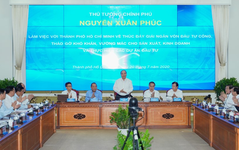 Thủ tướng đề xuất TP HCM phải tập trung vào lĩnh vực dịch vụ, kích cầu tiêu dùng - Ảnh 1. Thủ tướng đề xuất TP HCM phải tập trung vào lĩnh vực dịch vụ, kích cầu tiêu dùng - Ảnh 1.