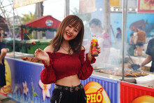 Giới trẻ thanh nhiệt ngày hè bằng trà thảo mộc tự nhiên