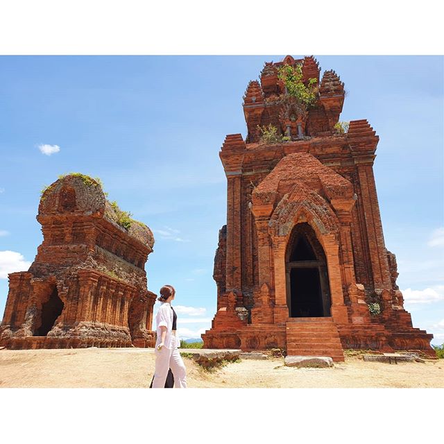 Vi vu Bình Định đừng quên check in tháp Bánh Ít: Nét đẹp kiến trúc Chăm lâu đời khiến bao người say đắm - Ảnh 4. Vi vu Bình Định đừng quên check in tháp Bánh Ít: Nét đẹp kiến trúc Chăm lâu đời khiến bao người say đắm - Ảnh 4.