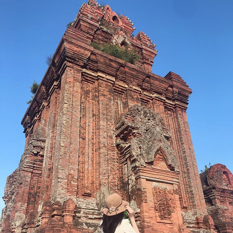 Vi vu Bình Định đừng quên check in tháp Bánh Ít: Nét đẹp kiến trúc Chăm lâu đời khiến bao người say đắm - Ảnh 8. Vi vu Bình Định đừng quên check in tháp Bánh Ít: Nét đẹp kiến trúc Chăm lâu đời khiến bao người say đắm - Ảnh 8.