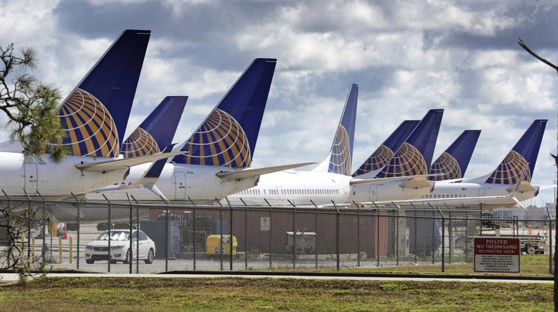 Thấm đòn COVID-19, hãng hàng không United Airlines báo lỗ quí II 1,6 tỉ USD - Ảnh 1. Thấm đòn COVID-19, hãng hàng không United Airlines báo lỗ quí II 1,6 tỉ USD - Ảnh 1.