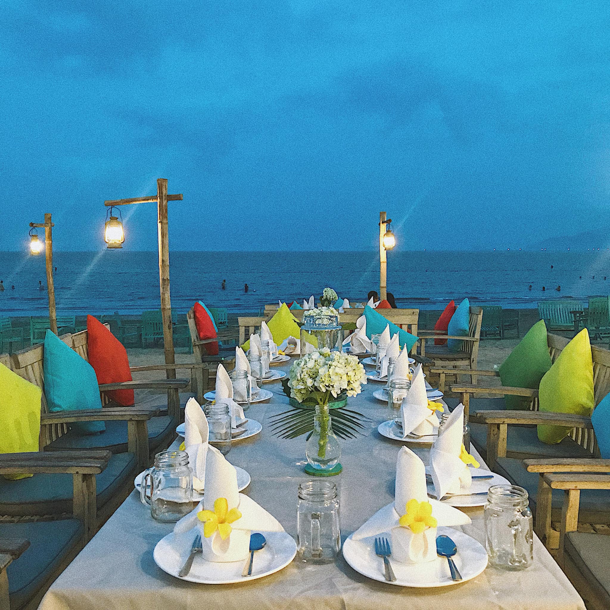Check in Surf Bar Quy Nhơn - quán đồ uống thơm ngon, view biển mát tầm mắt - Ảnh 8. Check in Surf Bar Quy Nhơn - quán đồ uống thơm ngon, view biển mát tầm mắt - Ảnh 8.