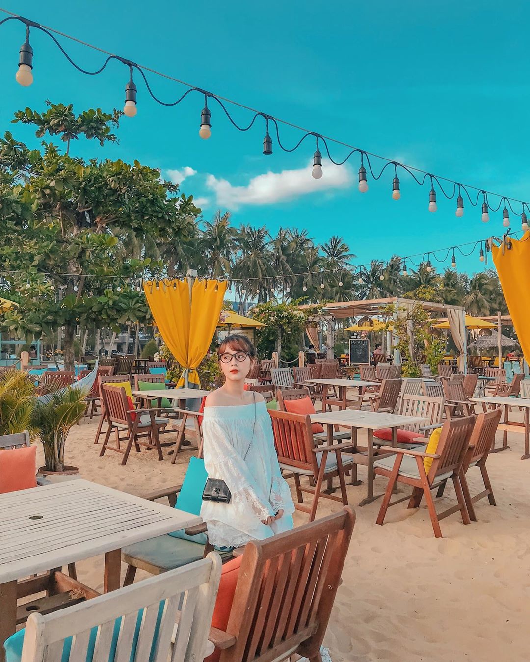 Check in Surf Bar Quy Nhơn - quán đồ uống thơm ngon, view biển mát tầm mắt - Ảnh 2. Check in Surf Bar Quy Nhơn - quán đồ uống thơm ngon, view biển mát tầm mắt - Ảnh 2.
