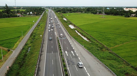 Chỉ đạt 42% kế hoạch, Bình Thuận cam kết đạt 100% giải ngân vốn đầu tư công vào cuối năm - Ảnh 1.