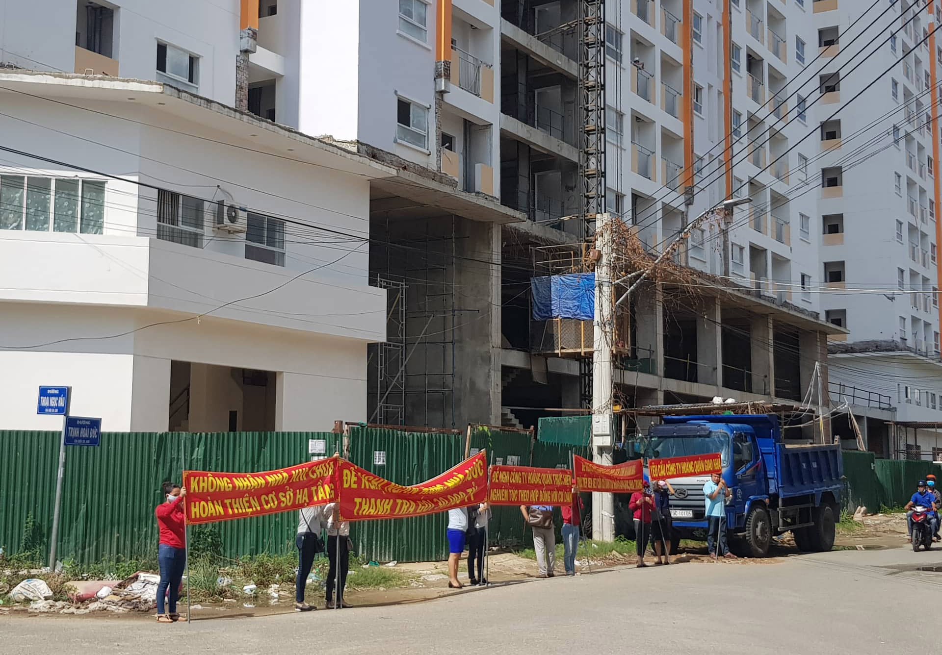 Chủ tịch Khánh Hòa nêu tên các dự án gây bất ổn trong xã hội - Ảnh 2. Chủ tịch Khánh Hòa nêu tên các dự án gây bất ổn trong xã hội - Ảnh 2.