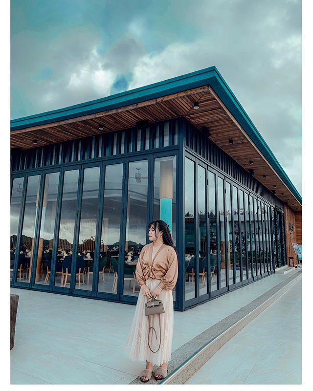 Giá vé tham quan FLC Quy Nhơn: Đi mỏi chân, selfie ngàn tấm lung linh với chi phí rẻ bất ngờ - Ảnh 3.