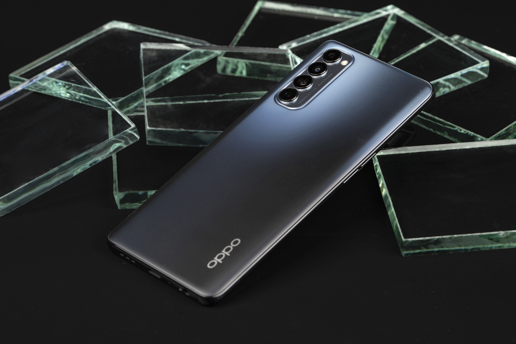 Ngắm Oppo Reno 4 Pro chất từng đường nét, ấn tượng với 4 camera siêu nhạy kèm sạc nhanh siêu tốc - Ảnh 2. Ngắm Oppo Reno 4 Pro chất từng đường nét, ấn tượng với 4 camera siêu nhạy kèm sạc nhanh siêu tốc - Ảnh 2.