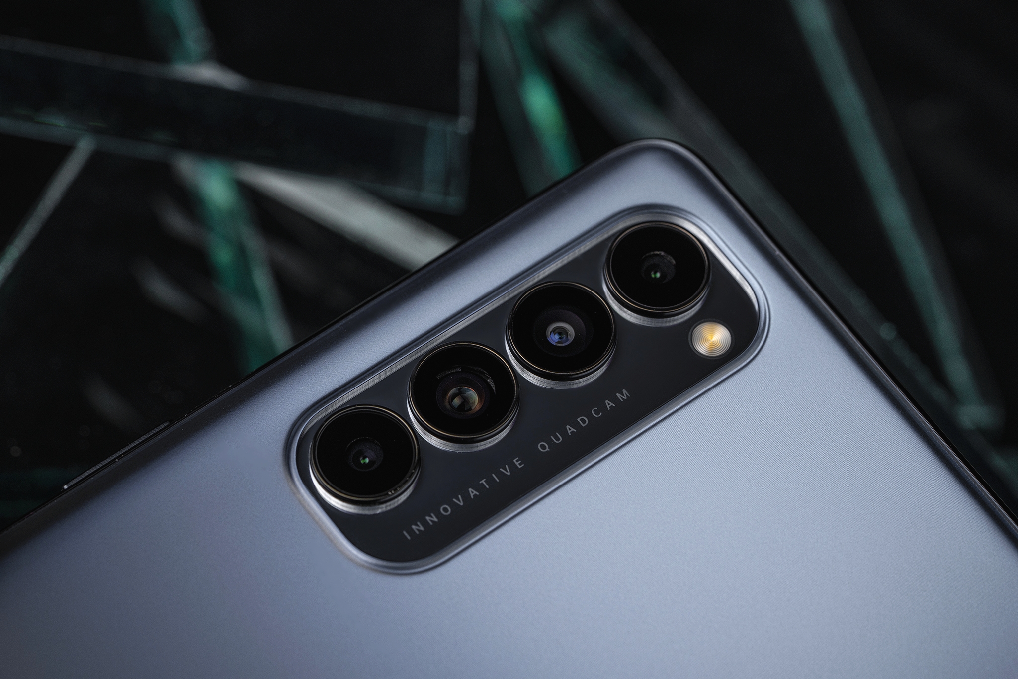 Ngắm Oppo Reno 4 Pro chất từng đường nét, ấn tượng với 4 camera siêu nhạy kèm sạc nhanh siêu tốc - Ảnh 5. Ngắm Oppo Reno 4 Pro chất từng đường nét, ấn tượng với 4 camera siêu nhạy kèm sạc nhanh siêu tốc - Ảnh 5.