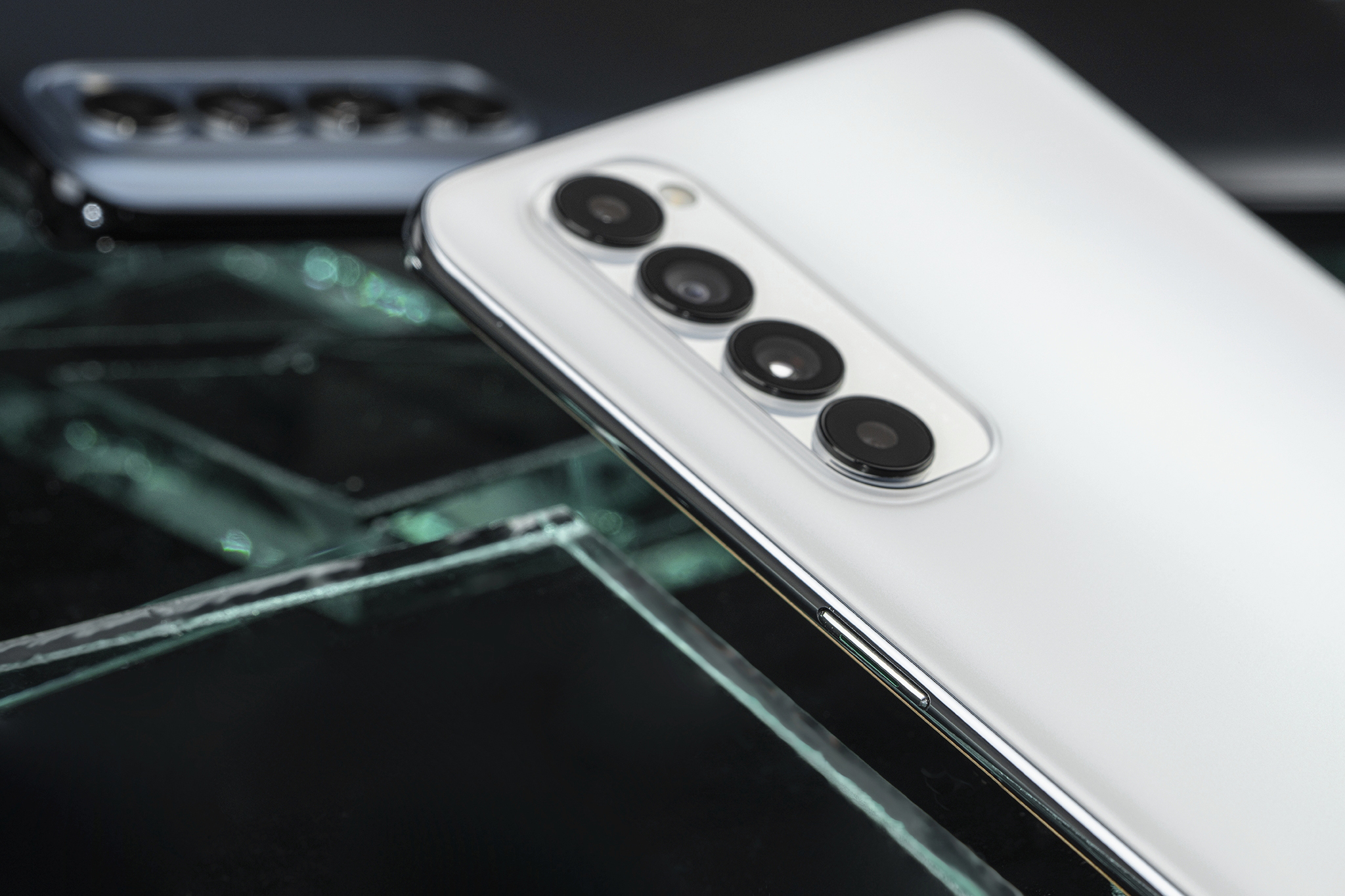 Ngắm Oppo Reno 4 Pro chất từng đường nét, ấn tượng với 4 camera siêu nhạy kèm sạc nhanh siêu tốc - Ảnh 8. Ngắm Oppo Reno 4 Pro chất từng đường nét, ấn tượng với 4 camera siêu nhạy kèm sạc nhanh siêu tốc - Ảnh 8.