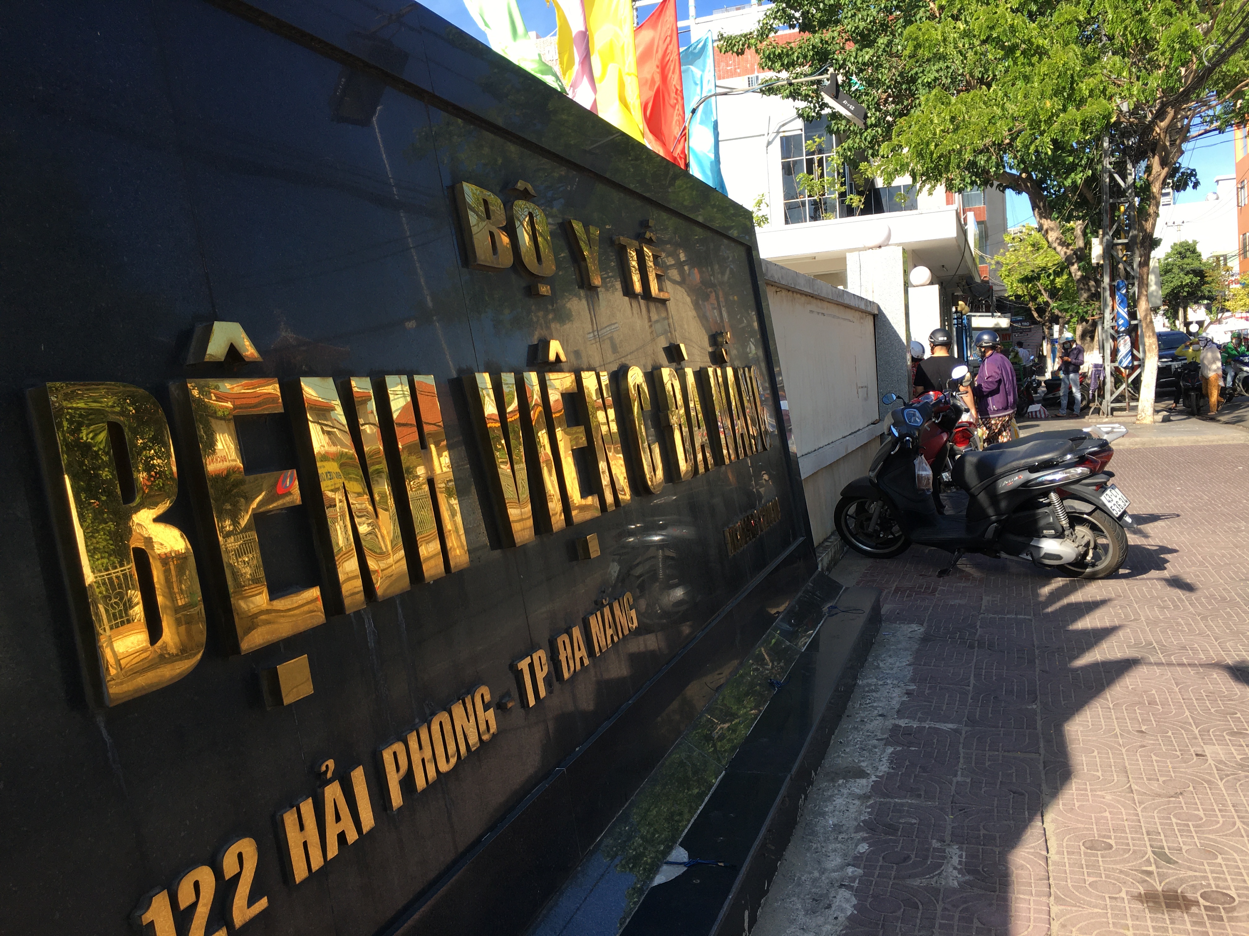 Bệnh nhân 71 tuổi mắc COVID-19 đã ở TP HCM hơn nửa tháng - Ảnh 1.