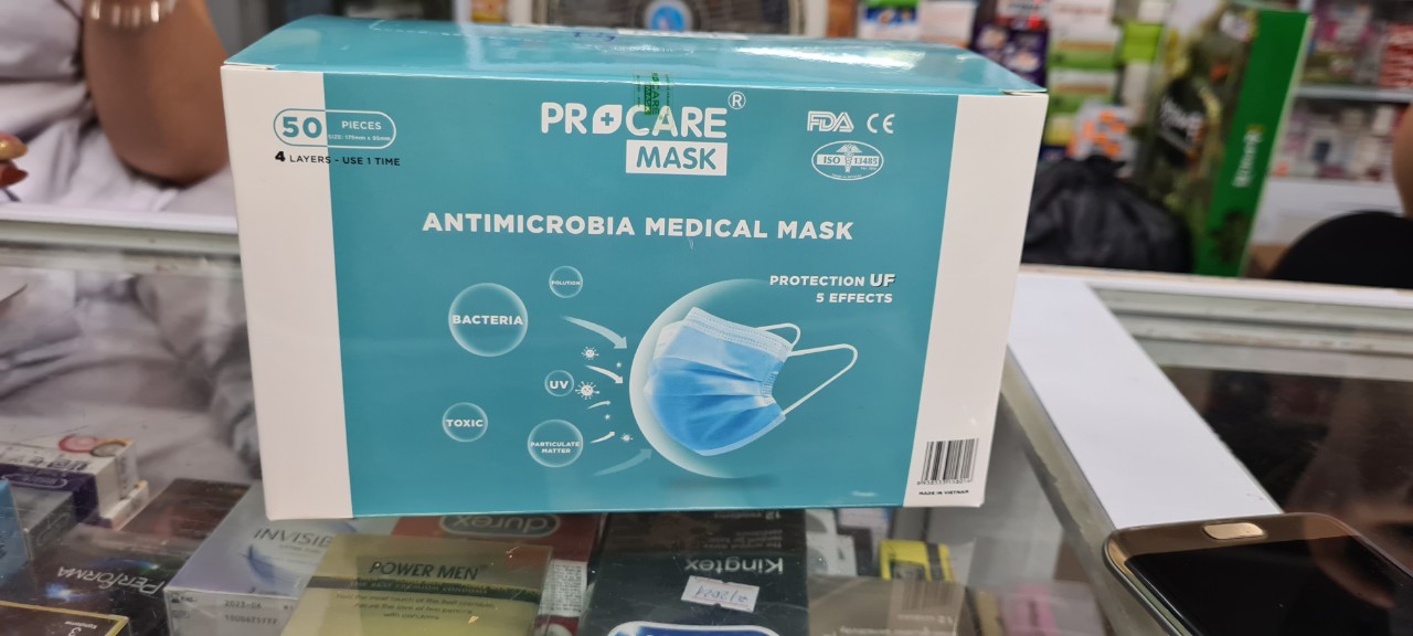 Người Hà Nội rủ nhau mua khẩu trang y tế, giá đã tăng gấp đôi với 90.000 đồng/hộp - Ảnh 1. Người Hà Nội rủ nhau mua khẩu trang y tế, giá đã tăng gấp đôi với 90.000 đồng/hộp - Ảnh 1.