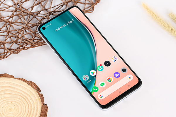 Gợi ý 5 mẫu Smartphone giá tầm trung đáng mua hiện nay - Ảnh 4. Gợi ý 5 mẫu Smartphone giá tầm trung đáng mua hiện nay - Ảnh 4.