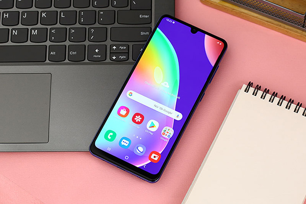 Gợi ý 5 mẫu Smartphone giá tầm trung đáng mua hiện nay - Ảnh 7. Gợi ý 5 mẫu Smartphone giá tầm trung đáng mua hiện nay - Ảnh 7.