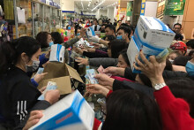 Khẩu trang y tế tăng giá gấp 3, nhiều nơi cháy hàng trước thông tin dịch Covid-19 tại Đà Nẵng