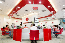 Techcombank báo lãi 6 tháng tăng 19%, nợ xấu giảm mạnh