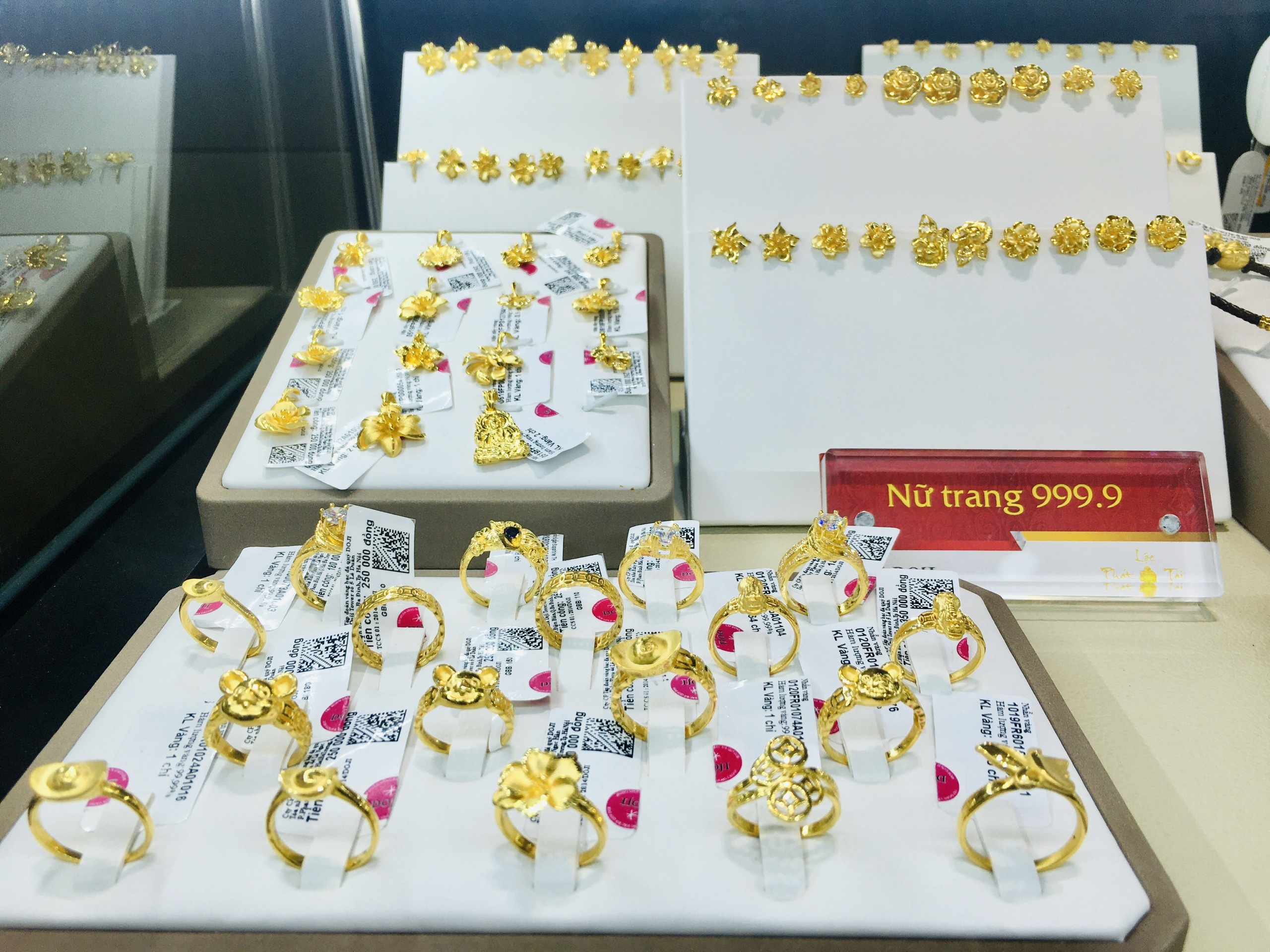 Giá vàng tuột mốc 58 triệu đồng, người mua lỗ hàng triệu đồng sau nửa ngày - Ảnh 1. Giá vàng tuột mốc 58 triệu đồng, người mua lỗ hàng triệu đồng sau nửa ngày - Ảnh 1.