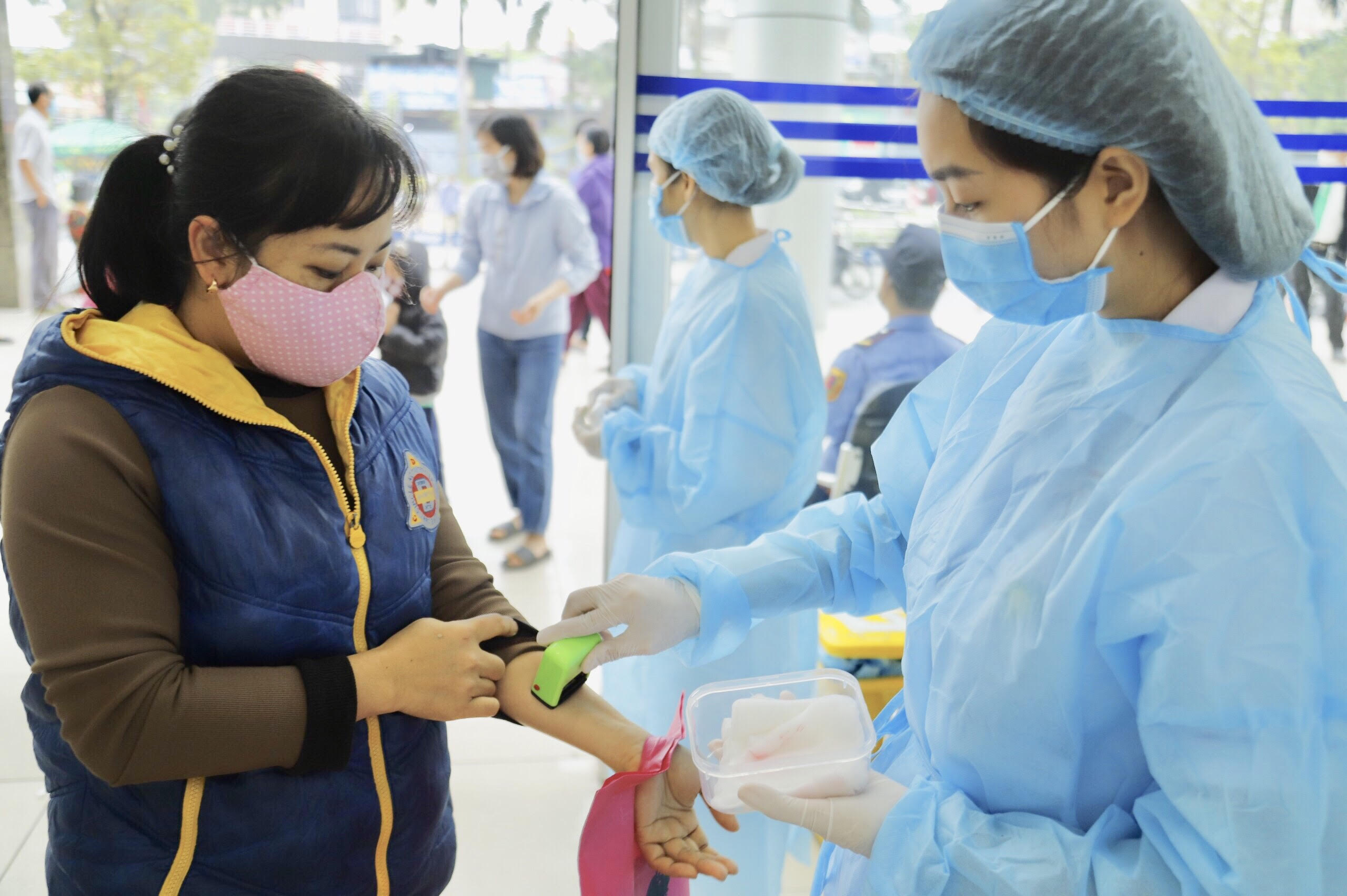 Công điện hỏa tốc về phòng chống Covid-19 trong bệnh viện - Ảnh 1. Công điện hỏa tốc về phòng chống Covid-19 trong bệnh viện - Ảnh 1.